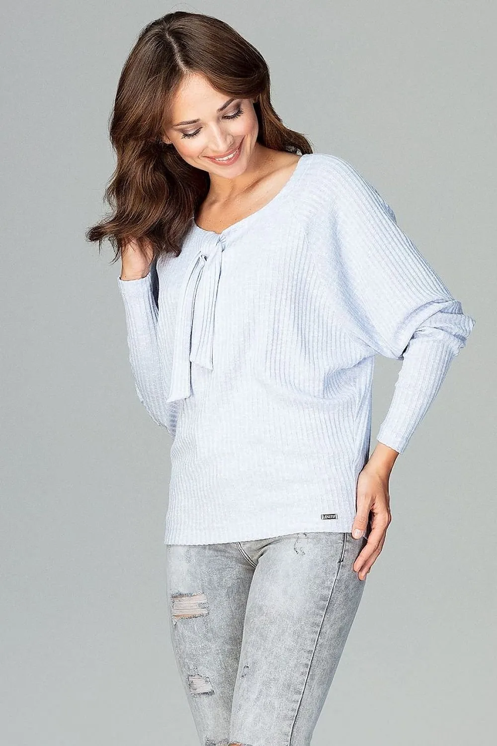 Chic Knit Blouse with Feminine Bow Detail for Effortless Elegance