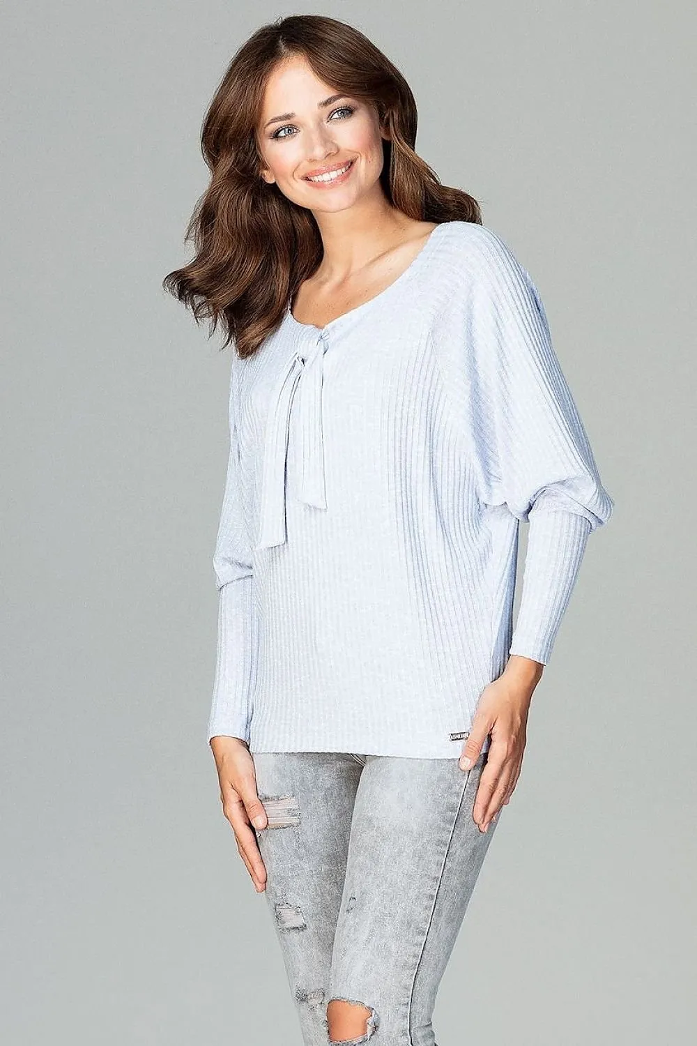 Chic Knit Blouse with Feminine Bow Detail for Effortless Elegance