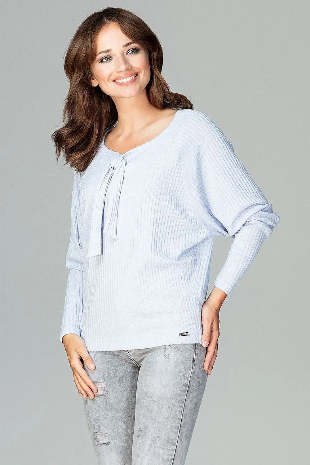 Chic Knit Blouse with Feminine Bow Detail for Effortless Elegance