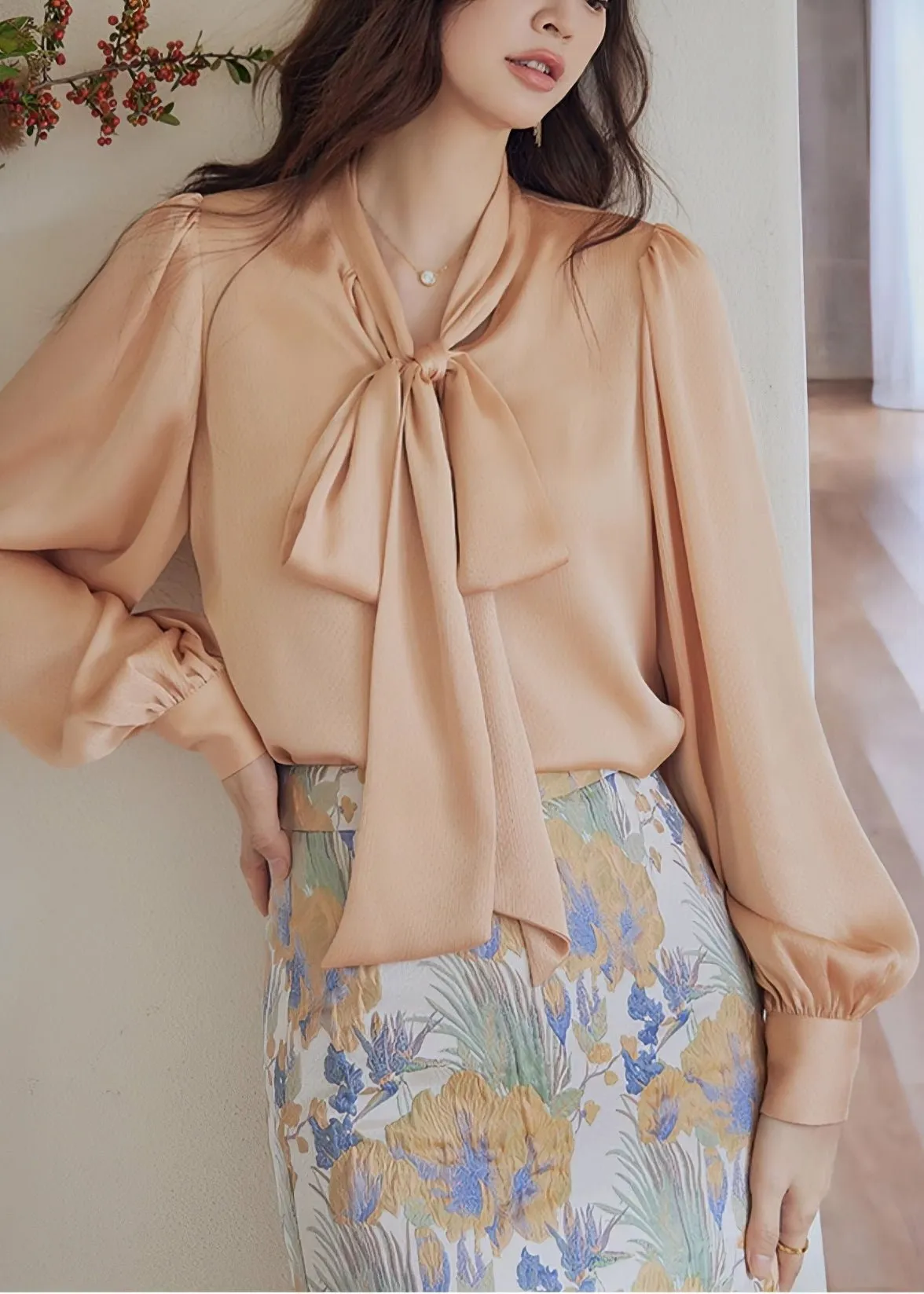 TIE COLLAR SATIN DRAPE TOPS